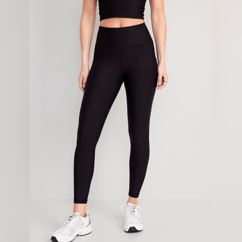 Old Navy Active Black Powersoft Crop‎ Pocket Leggings Size Small
